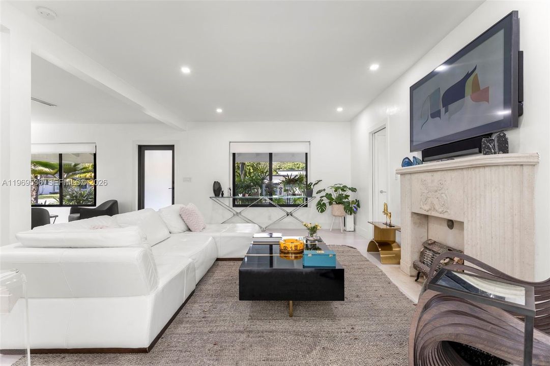 En Venta: $1,799,000 (4 camas, 3 baños, 2310 Pies cuadrados)
