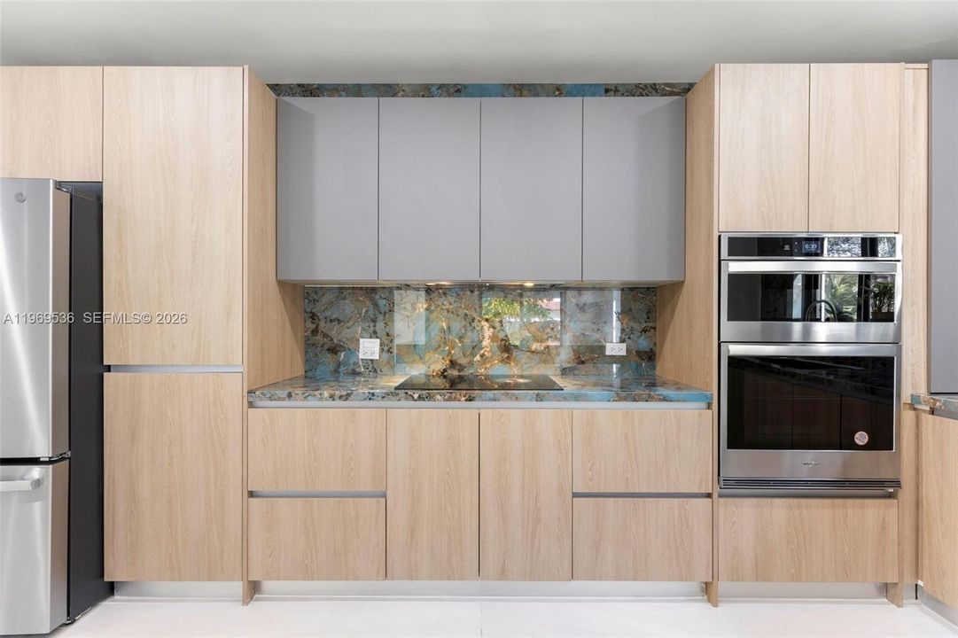 En Venta: $1,799,000 (4 camas, 3 baños, 2310 Pies cuadrados)