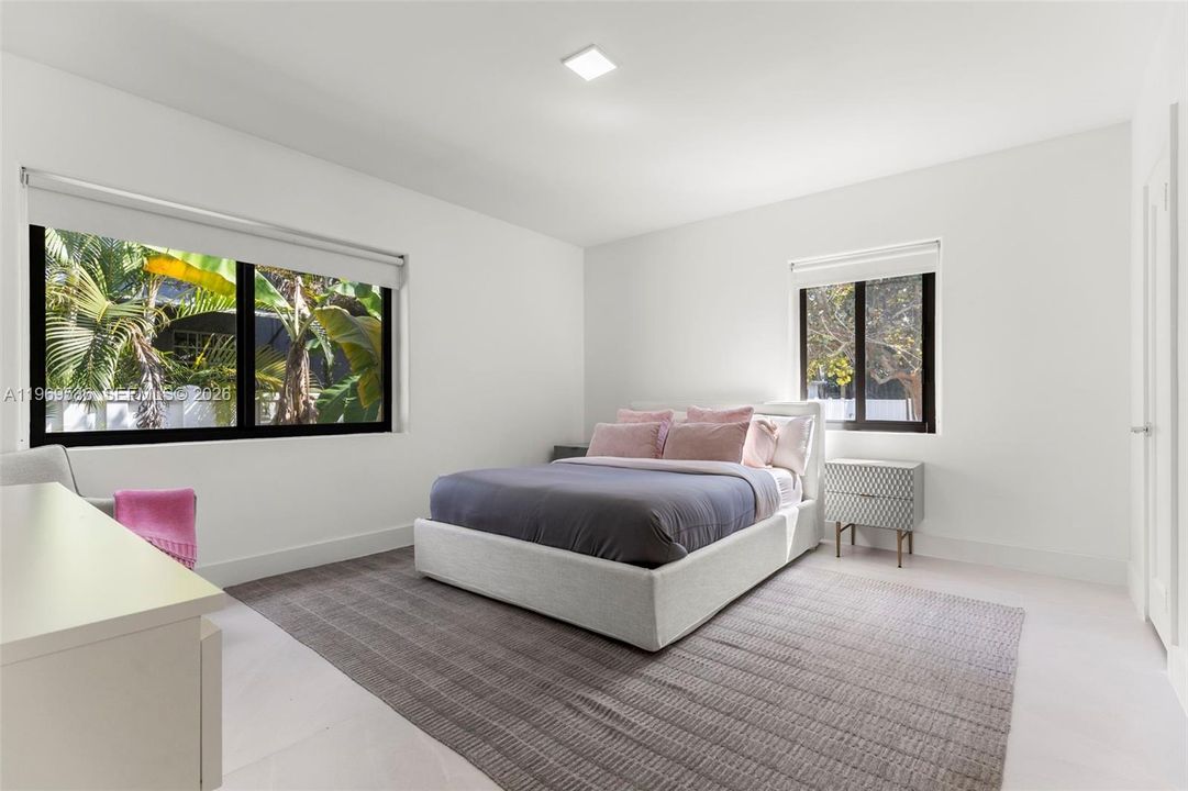 En Venta: $1,799,000 (4 camas, 3 baños, 2310 Pies cuadrados)