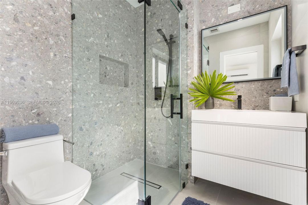 En Venta: $1,799,000 (4 camas, 3 baños, 2310 Pies cuadrados)