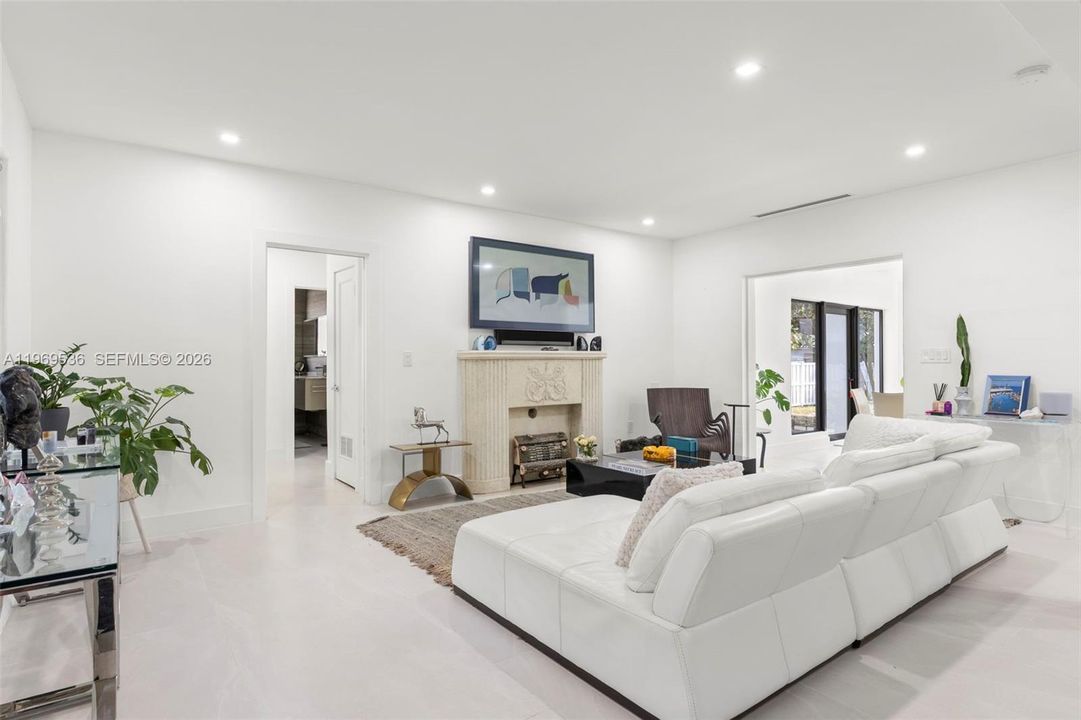 En Venta: $1,799,000 (4 camas, 3 baños, 2310 Pies cuadrados)