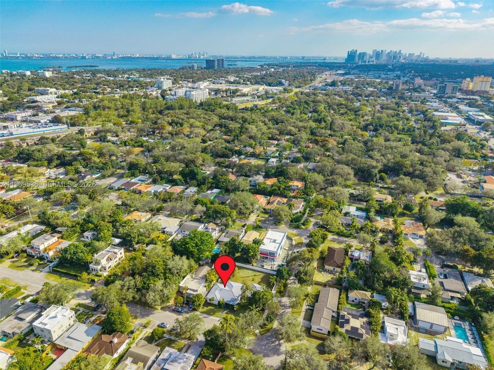 En Venta: $1,799,000 (4 camas, 3 baños, 2310 Pies cuadrados)