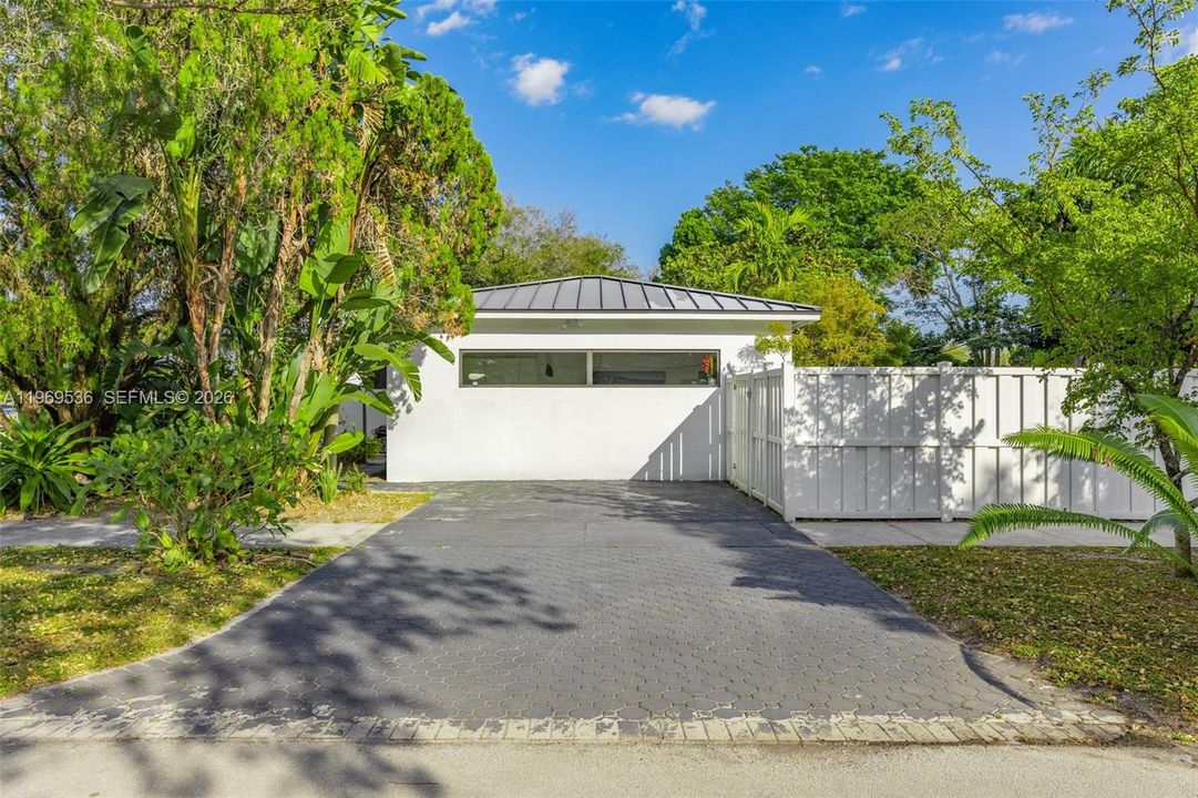 En Venta: $1,799,000 (4 camas, 3 baños, 2310 Pies cuadrados)