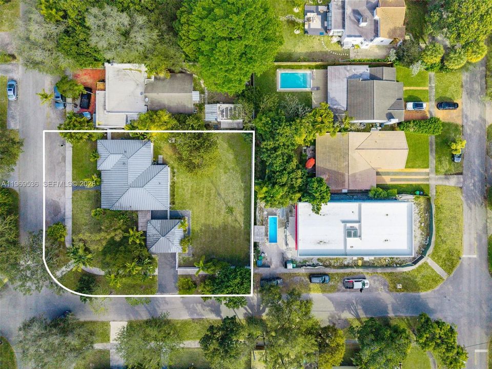 En Venta: $1,799,000 (4 camas, 3 baños, 2310 Pies cuadrados)