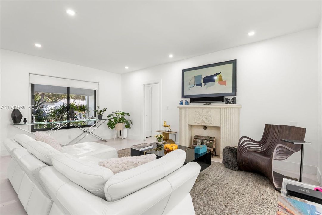En Venta: $1,799,000 (4 camas, 3 baños, 2310 Pies cuadrados)