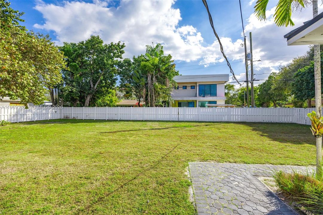 En Venta: $1,799,000 (4 camas, 3 baños, 2310 Pies cuadrados)