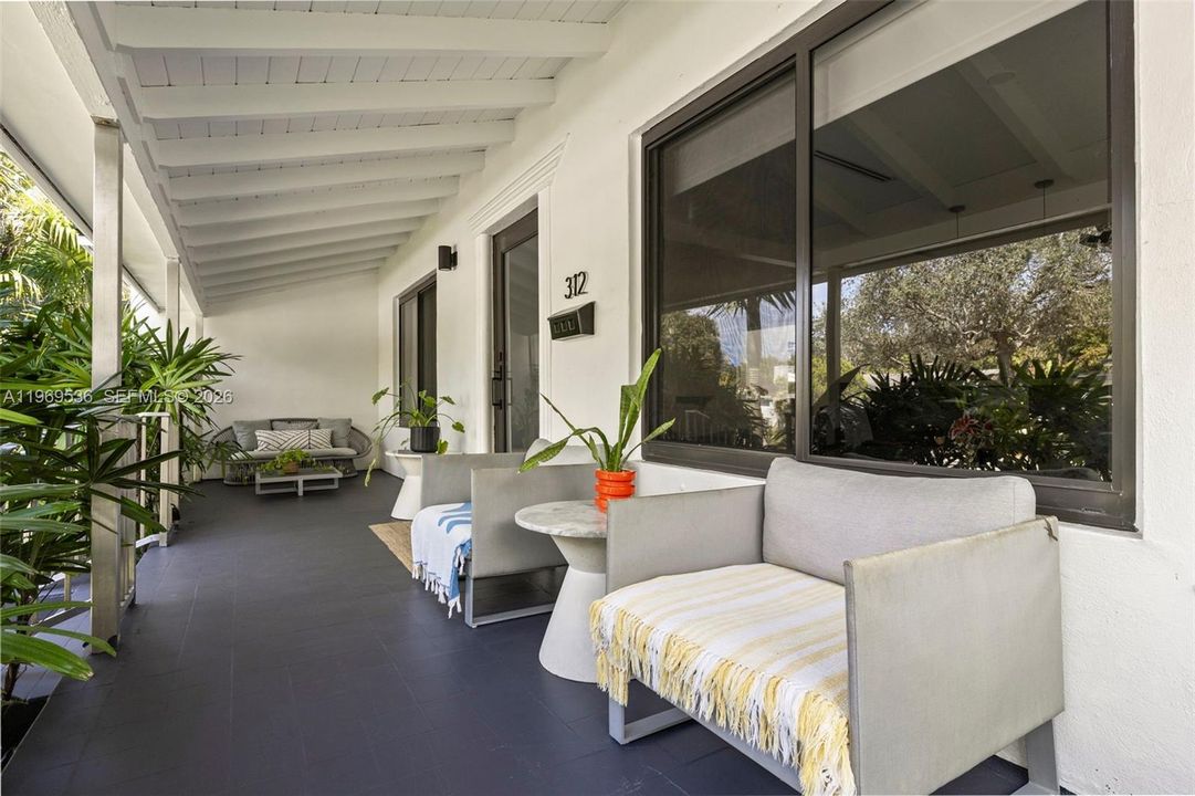 En Venta: $1,799,000 (4 camas, 3 baños, 2310 Pies cuadrados)