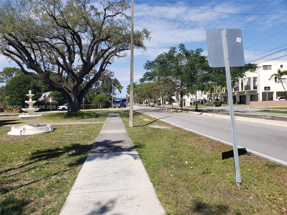 En Venta: $800,000 (0.25 acres)
