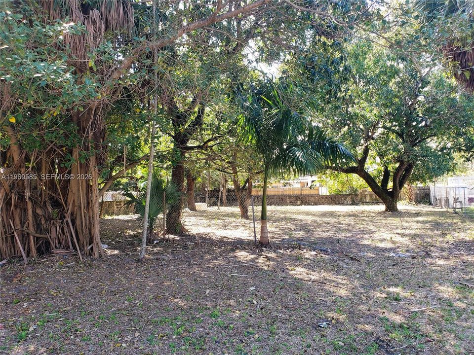 En Venta: $800,000 (0.25 acres)