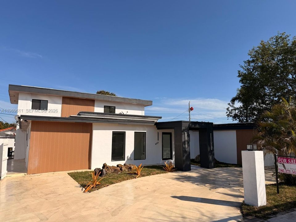 Недавно продано: $850,000 (5 спален, 5 ванн, 3002 Квадратных фут)