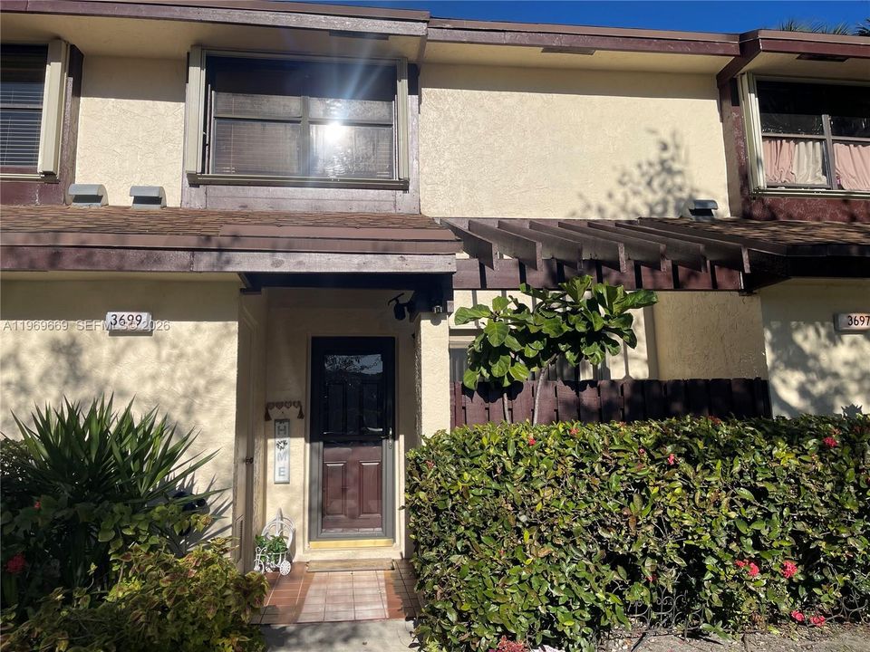 En Venta: $319,900 (2 camas, 2 baños, 1332 Pies cuadrados)