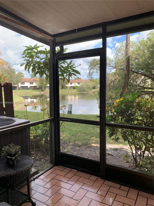 En Venta: $319,900 (2 camas, 2 baños, 1332 Pies cuadrados)