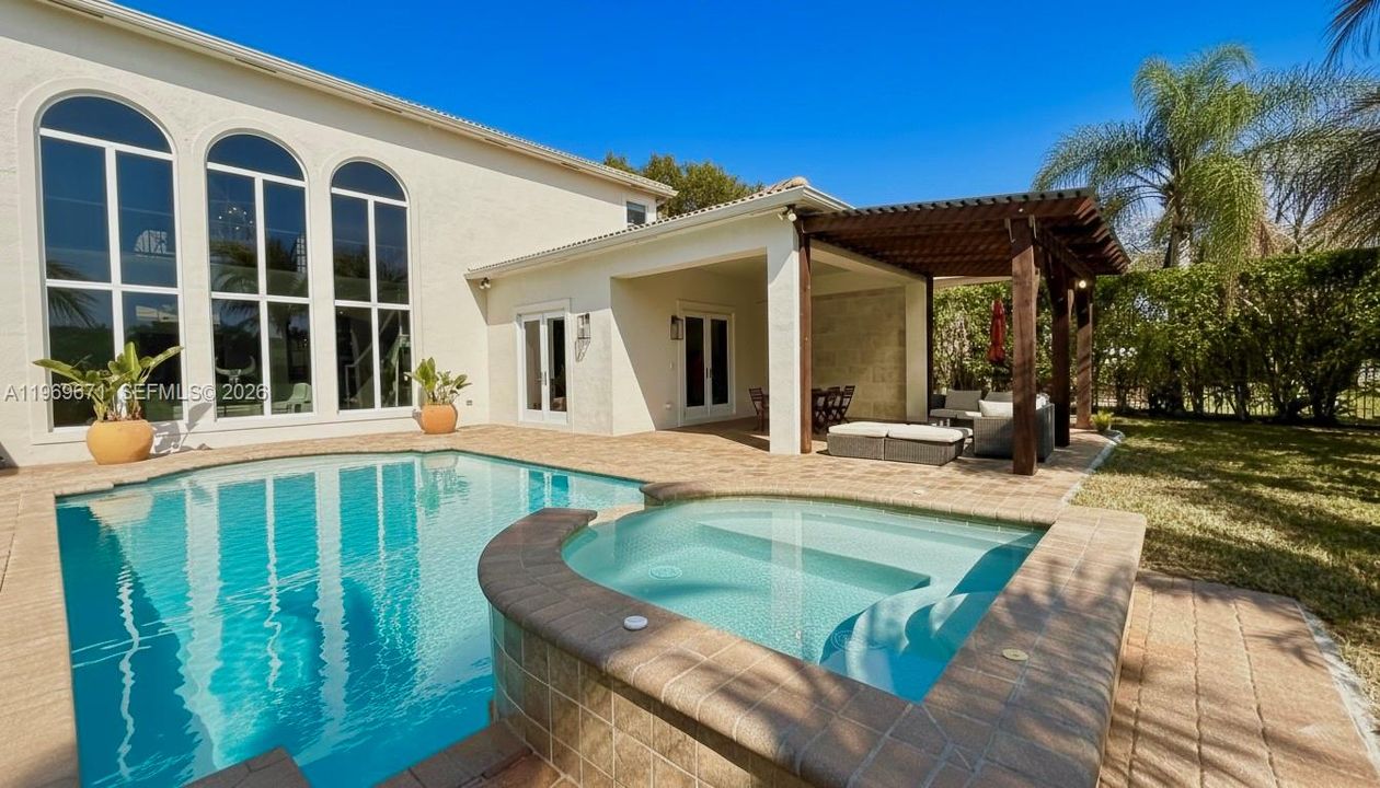 На продажу: $1,949,000 (6 спален, 5 ванн, 4879 Квадратных фут)