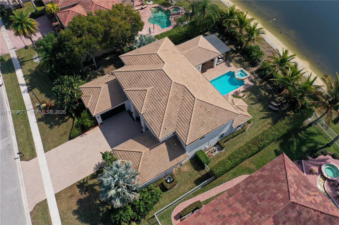На продажу: $1,949,000 (6 спален, 5 ванн, 4879 Квадратных фут)