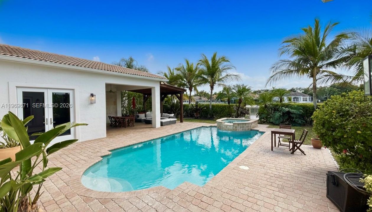 На продажу: $1,949,000 (6 спален, 5 ванн, 4879 Квадратных фут)