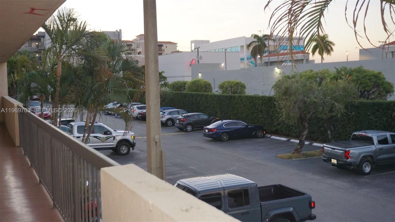 For Sale: $315,000 (2 beds, 2 baths, 893 Square Feet)