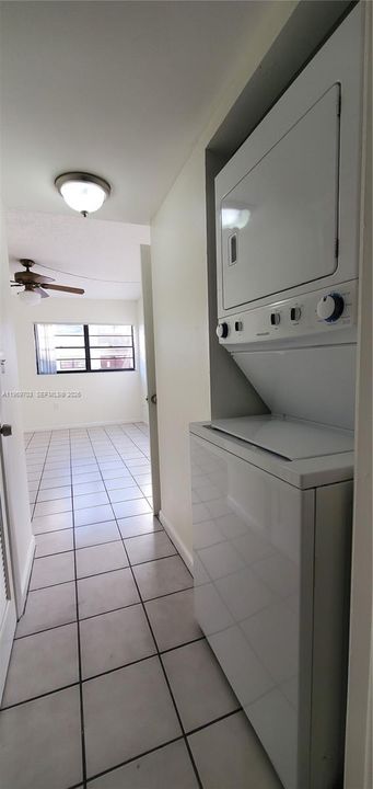 For Sale: $315,000 (2 beds, 2 baths, 893 Square Feet)