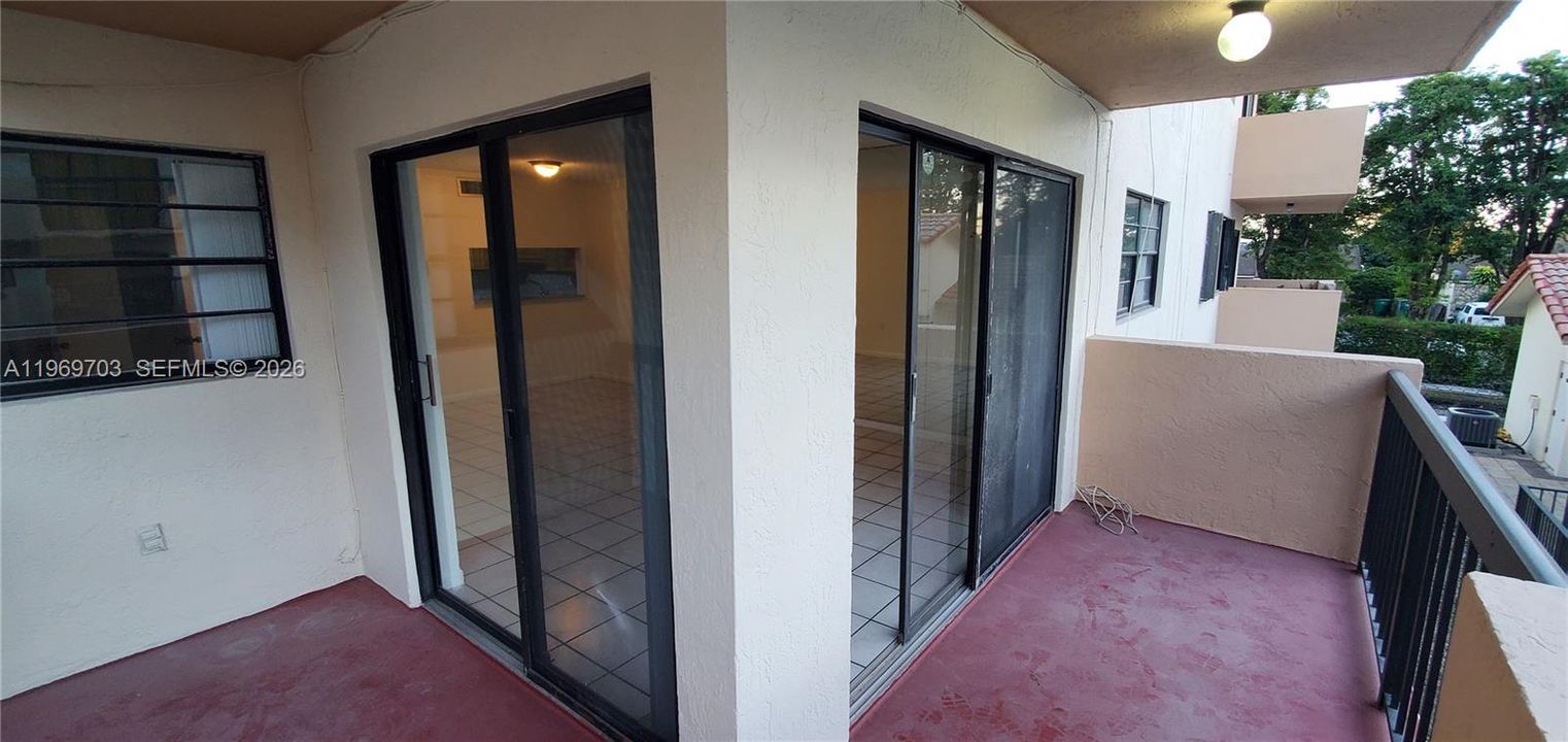 For Sale: $315,000 (2 beds, 2 baths, 893 Square Feet)