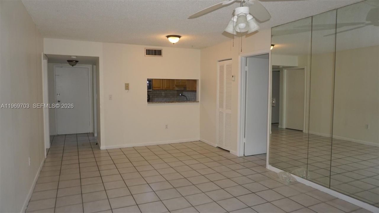 For Sale: $315,000 (2 beds, 2 baths, 893 Square Feet)