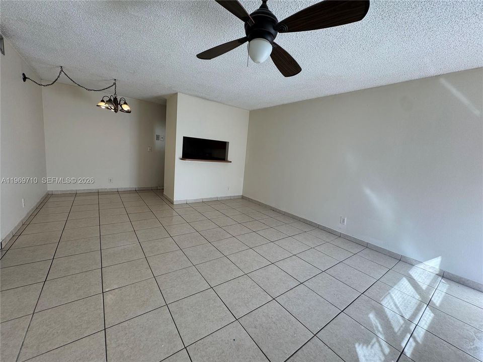 For Sale: $159,000 (2 beds, 2 baths, 768 Square Feet)