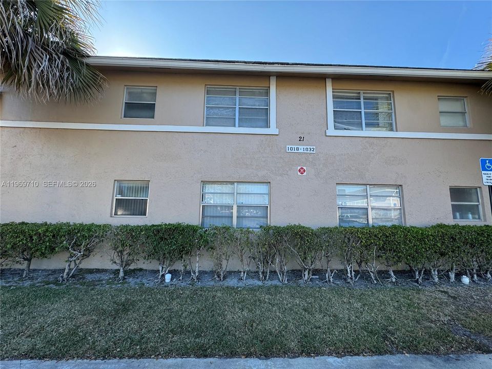 For Sale: $159,000 (2 beds, 2 baths, 768 Square Feet)