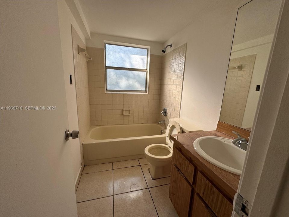 For Sale: $159,000 (2 beds, 2 baths, 768 Square Feet)