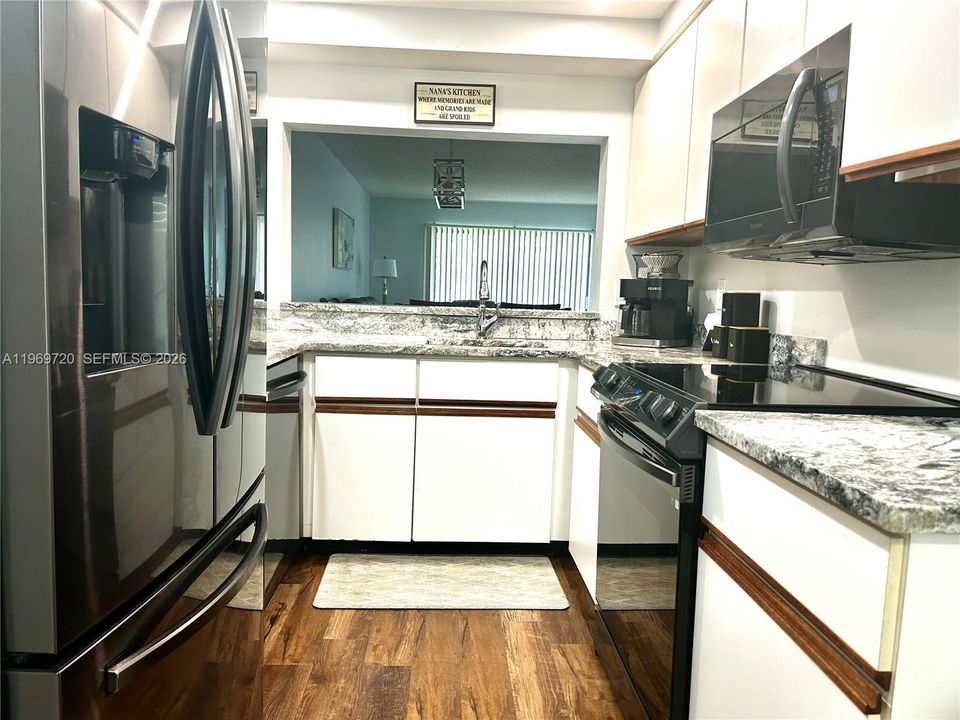 GRANITE COUNTERTOPS