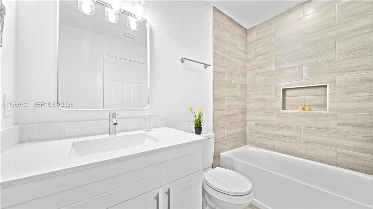 Недавно продано: $255,000 (3 спален, 2 ванн, 1062 Квадратных фут)
