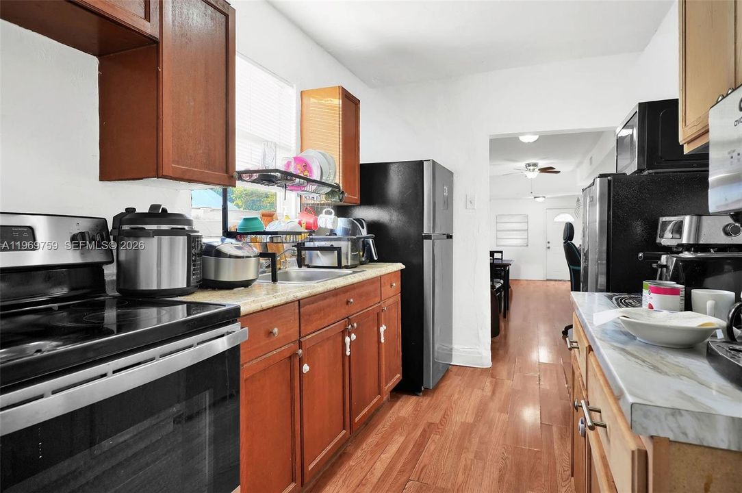 For Sale: $500,000 (4 beds, 3 baths, 2220 Square Feet)