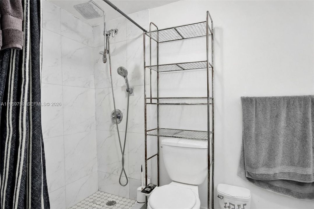 For Sale: $500,000 (4 beds, 3 baths, 2220 Square Feet)