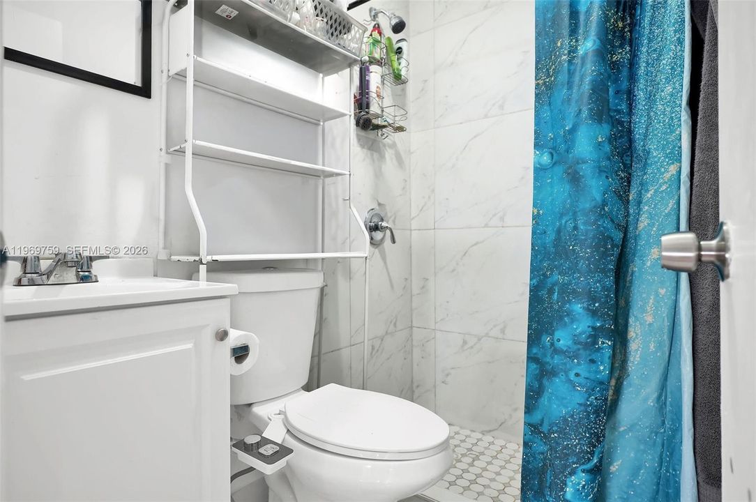 For Sale: $500,000 (4 beds, 3 baths, 2220 Square Feet)