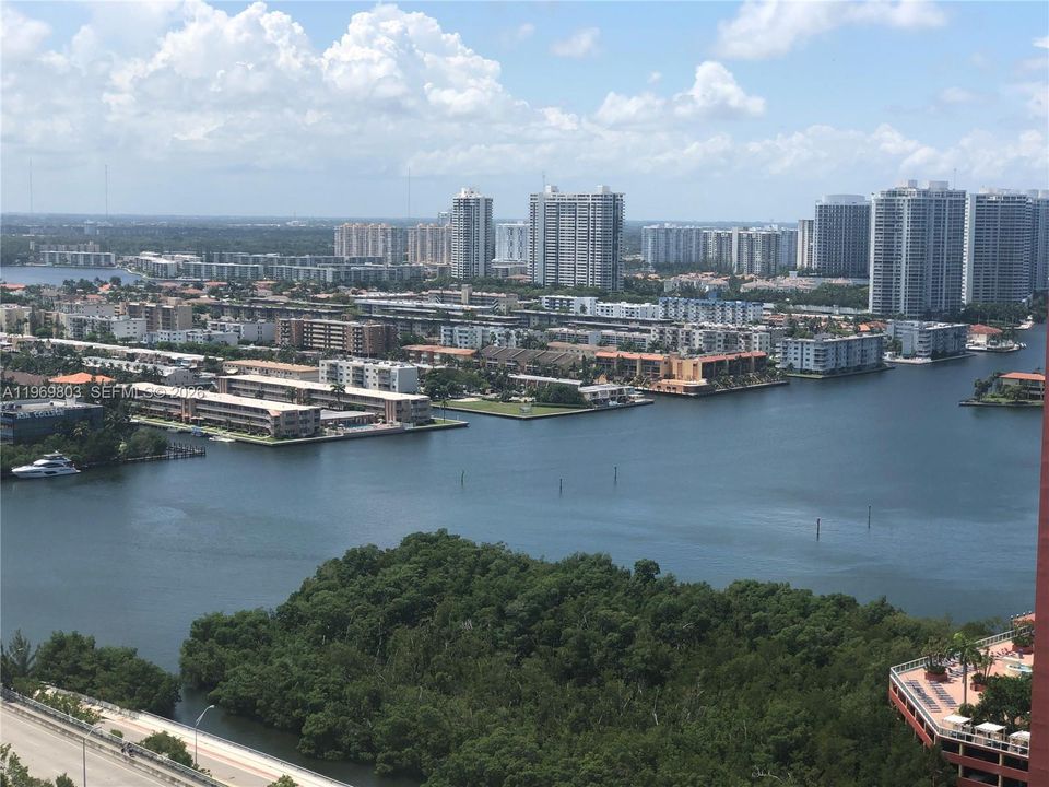 For Sale: $1,210,000 (2 beds, 3 baths, 1541 Square Feet)