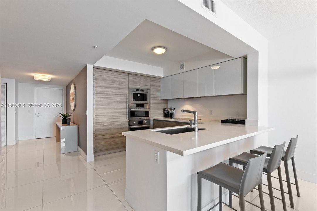 For Sale: $1,210,000 (2 beds, 3 baths, 1541 Square Feet)
