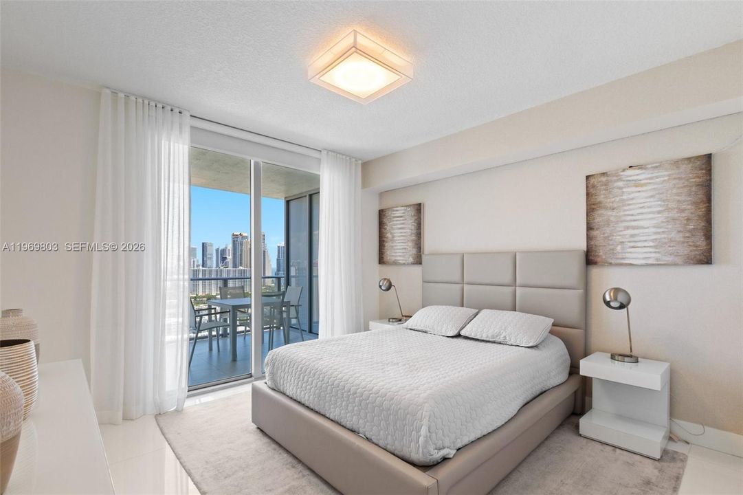 For Sale: $1,210,000 (2 beds, 3 baths, 1541 Square Feet)