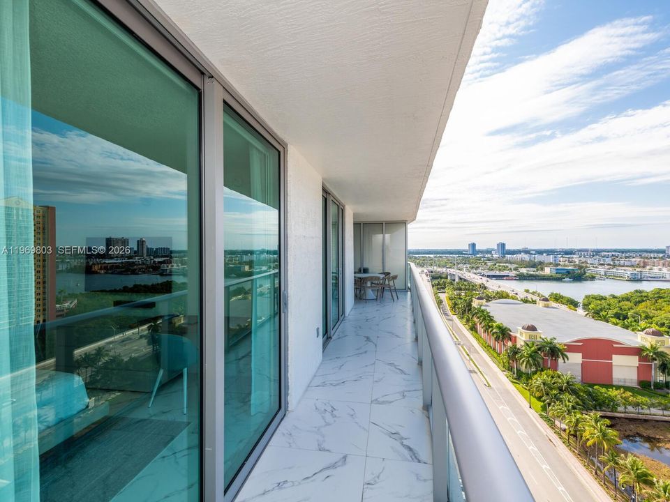 For Sale: $1,210,000 (2 beds, 3 baths, 1541 Square Feet)
