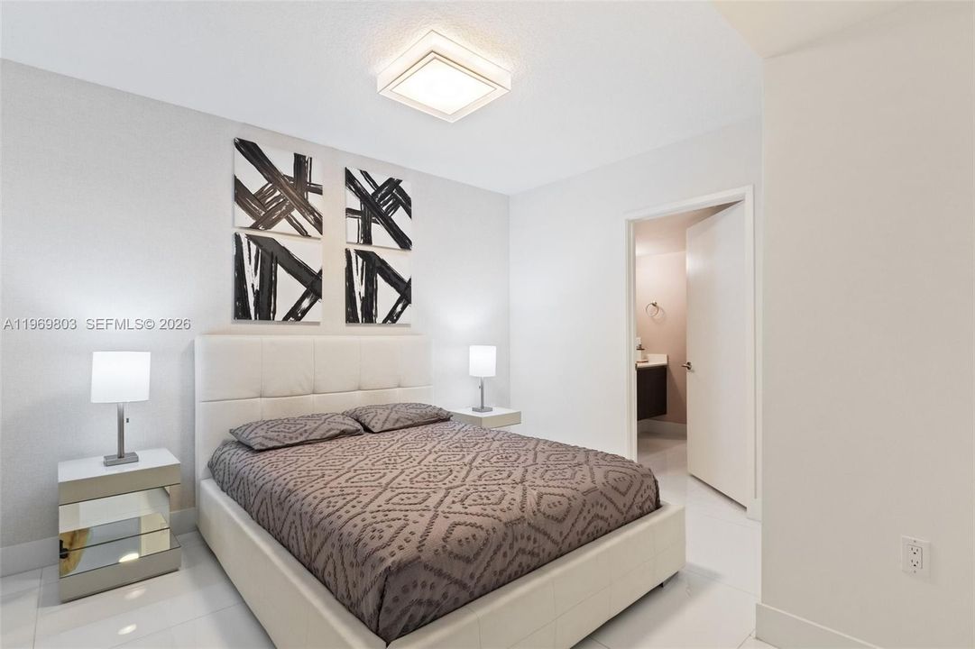 For Sale: $1,210,000 (2 beds, 3 baths, 1541 Square Feet)