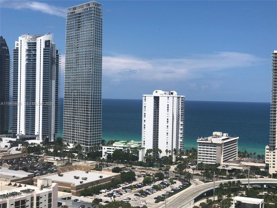 For Sale: $1,210,000 (2 beds, 3 baths, 1541 Square Feet)