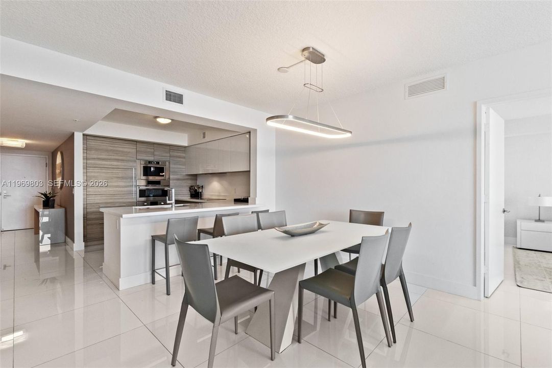 For Sale: $1,210,000 (2 beds, 3 baths, 1541 Square Feet)