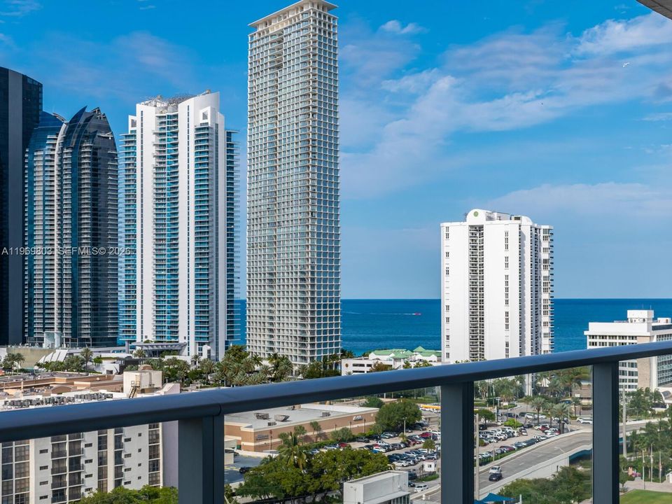 For Sale: $1,210,000 (2 beds, 3 baths, 1541 Square Feet)
