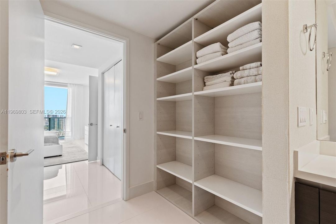 For Sale: $1,210,000 (2 beds, 3 baths, 1541 Square Feet)