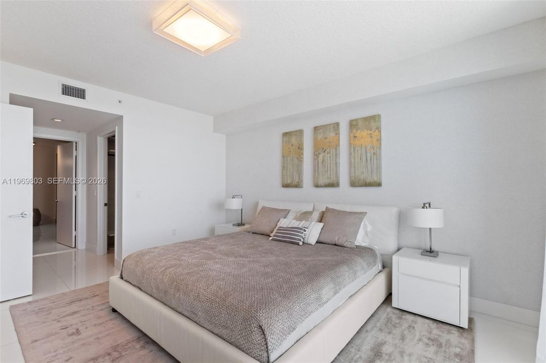 For Sale: $1,210,000 (2 beds, 3 baths, 1541 Square Feet)