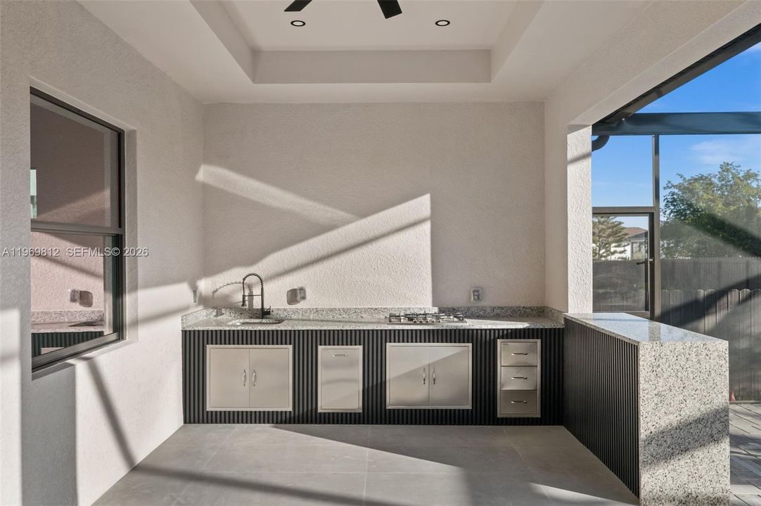 На продажу: $699,000 (4 спален, 3 ванн, 2322 Квадратных фут)