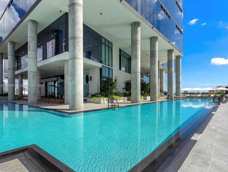 En Venta: $1,385,000 (2 camas, 2 baños, 818 Pies cuadrados)