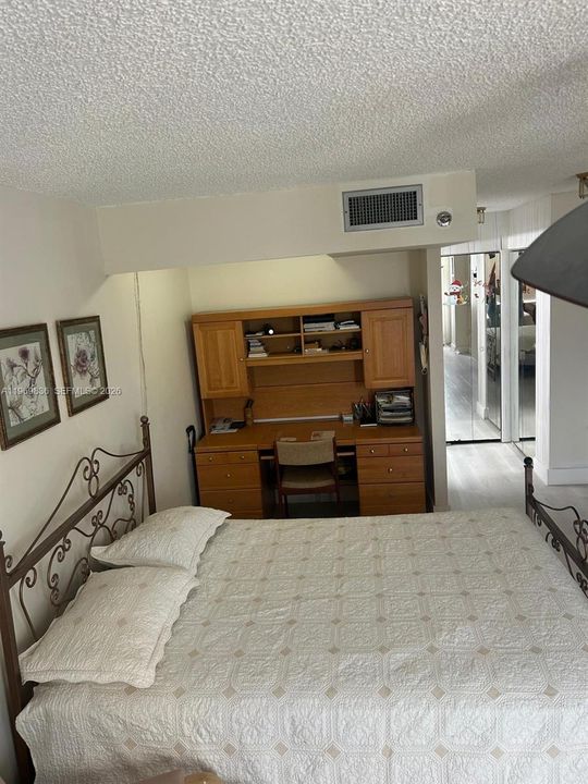 На продажу: $129,900 (2 спален, 2 ванн, 1100 Квадратных фут)