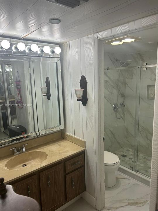 На продажу: $129,900 (2 спален, 2 ванн, 1100 Квадратных фут)