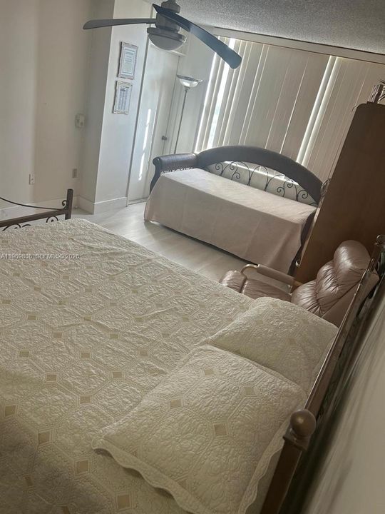 На продажу: $129,900 (2 спален, 2 ванн, 1100 Квадратных фут)