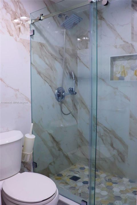 На продажу: $129,900 (2 спален, 2 ванн, 1100 Квадратных фут)