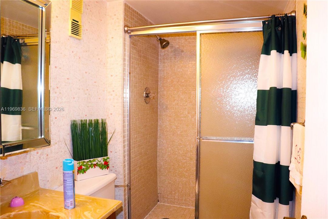 На продажу: $129,900 (2 спален, 2 ванн, 1100 Квадратных фут)