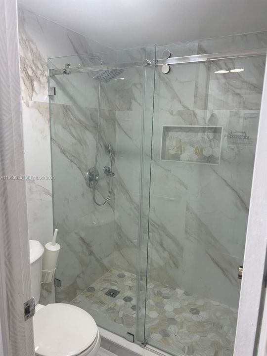 На продажу: $129,900 (2 спален, 2 ванн, 1100 Квадратных фут)