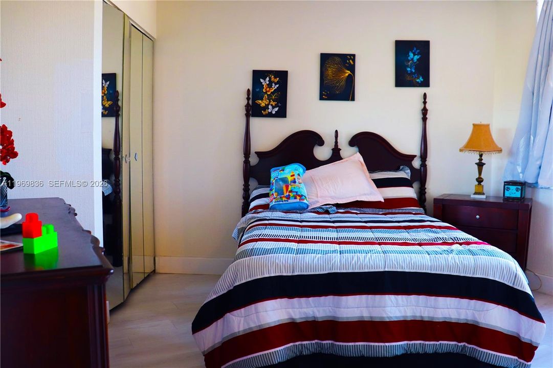 На продажу: $129,900 (2 спален, 2 ванн, 1100 Квадратных фут)